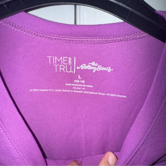 Time and Tru Women's Rolling Stones Only Rock and Roll Graphic Tee, Sizes L NWT - Picture 7 of 10